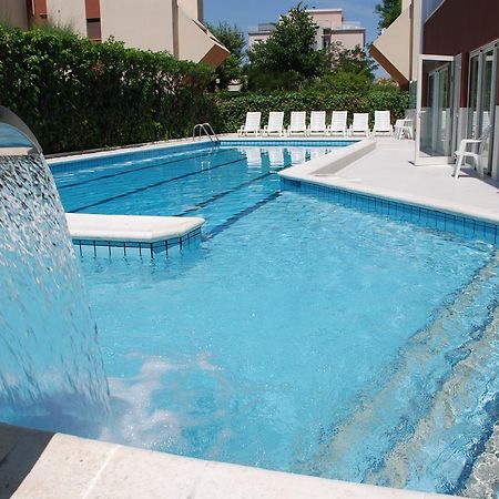 Noha Suite Hotel Riccione Exterior foto